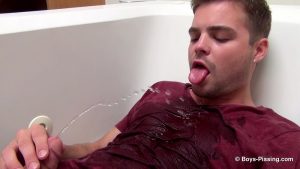 Pissing Guys: Dustin Fitch