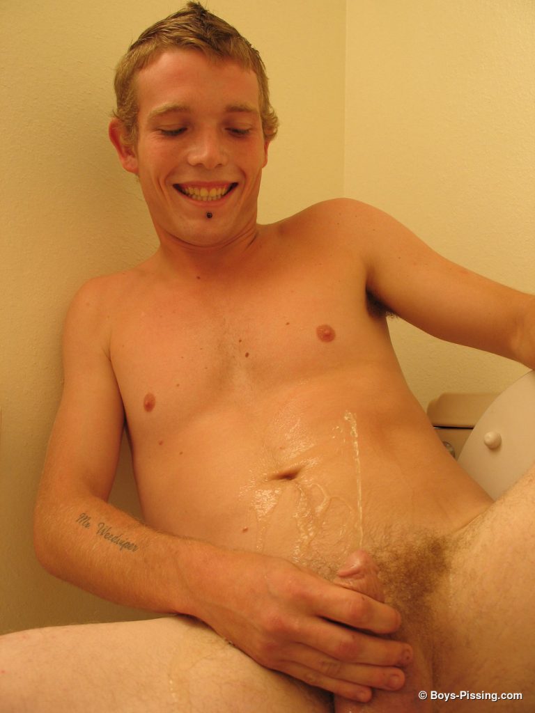 Gay Pissing Twink Enjoys His Own Piss